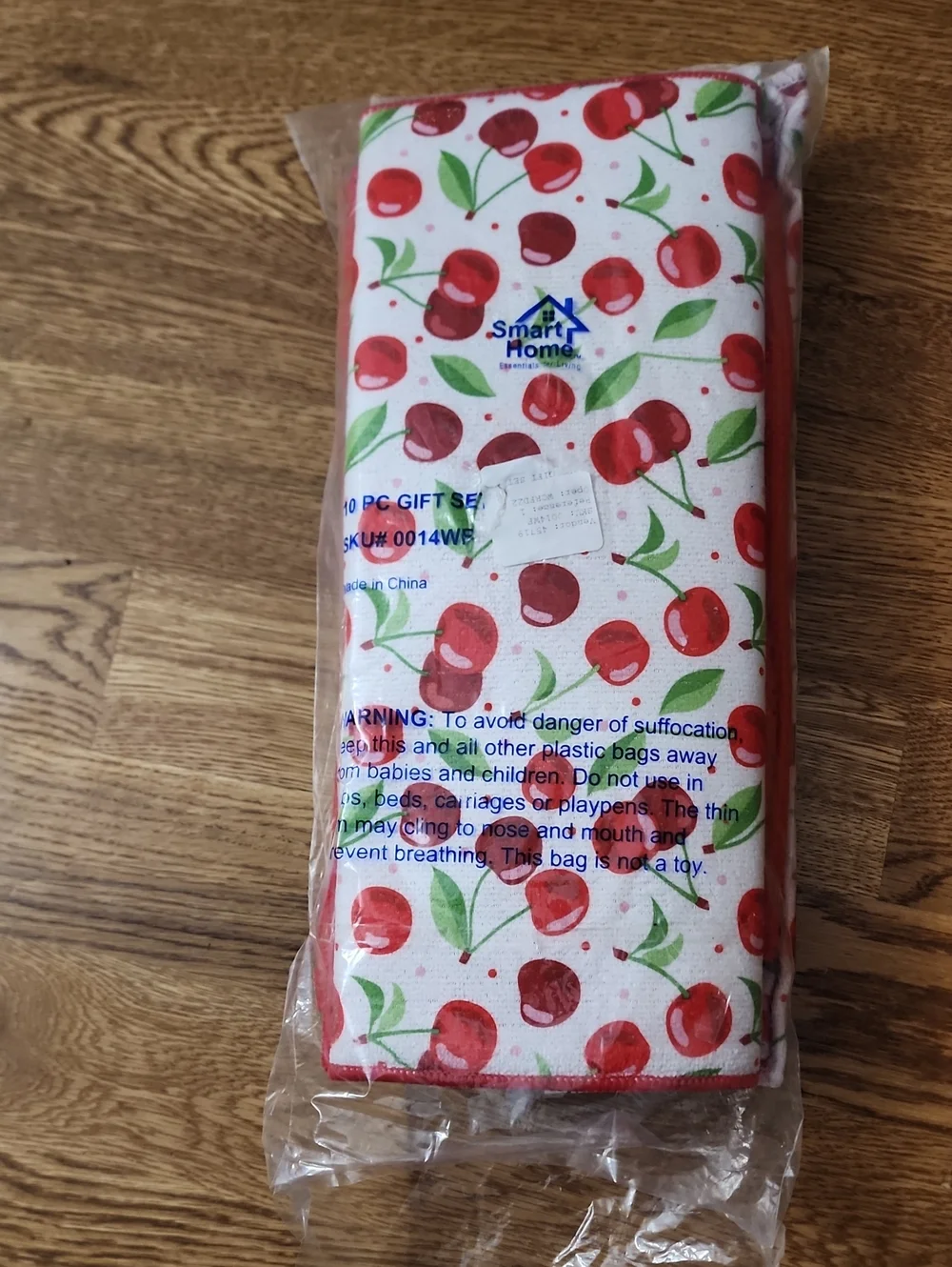 NIB Smart Home Essentials Cherry Kitchen Towel & Linens Set - 7 Pieces